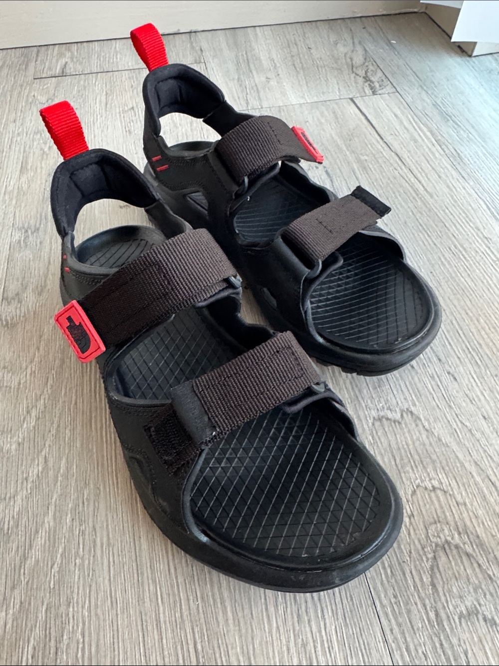 The North Face Woman Black and Red Strap Sandals